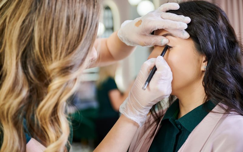 ličenje, črtalo okoli oči.jpg