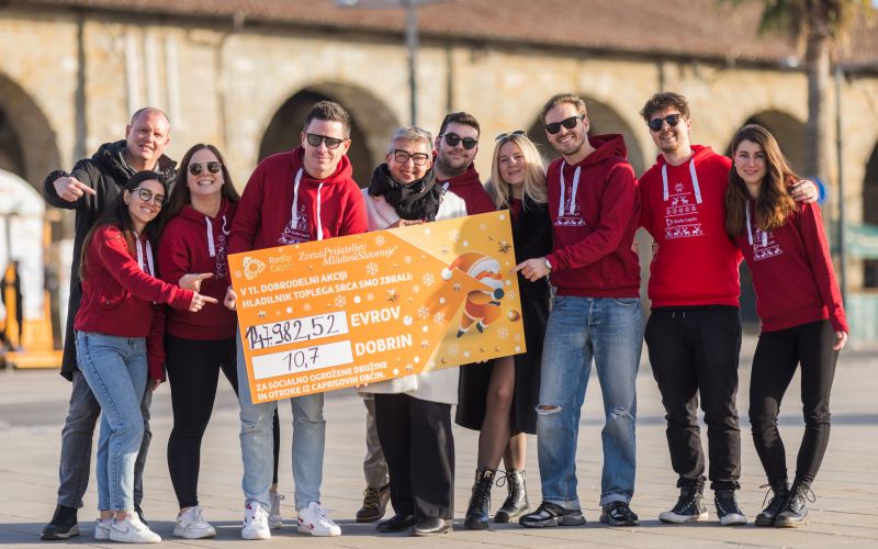 Zaključna razglasitev ekipe Radia Capris.jpg