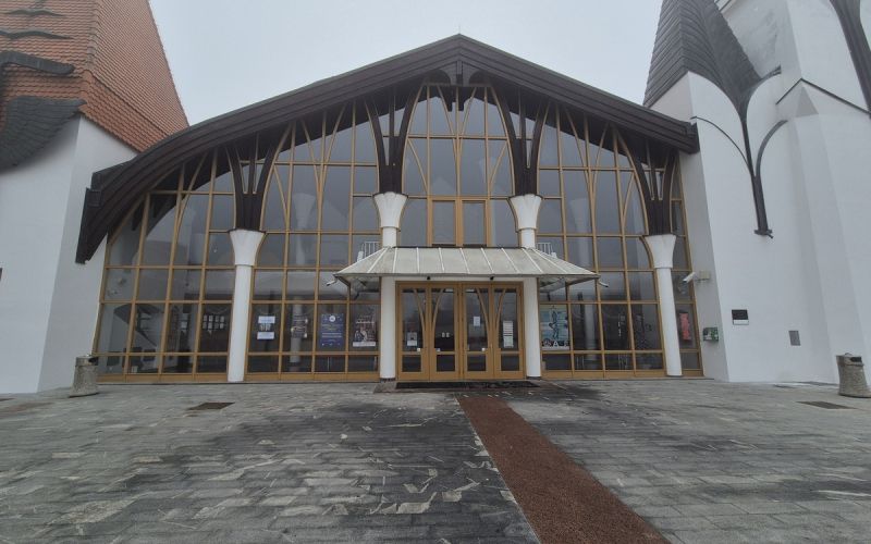 lendava, gledaliska-in-koncertna-dvorana