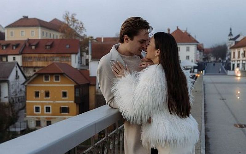 S Druzabna zaroka_satin_in_gregor.jpg