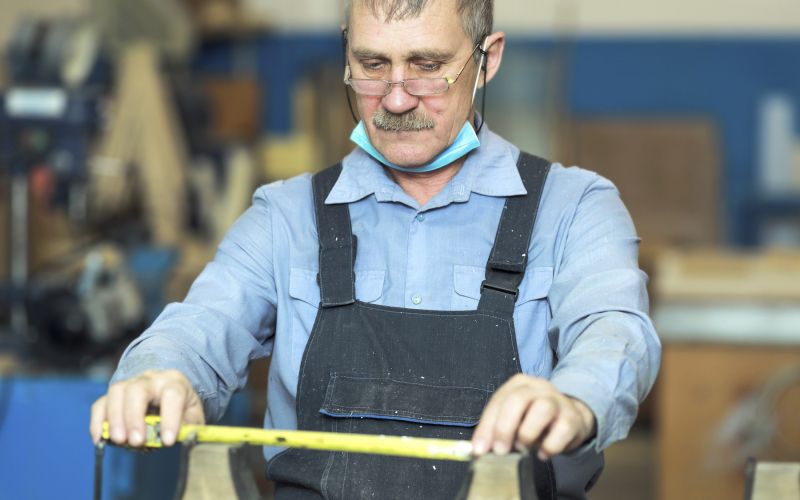 starejsi zaposleni.jpg