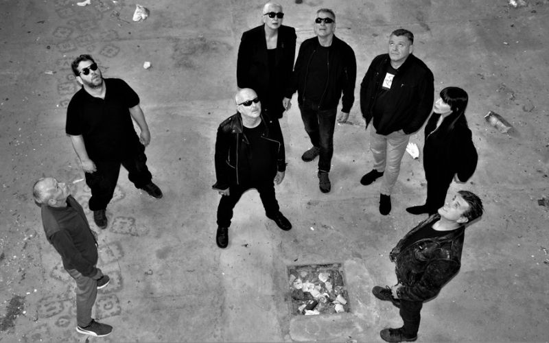 Celotna ekipa Parafa, združena za jubilejno turnejo in novi album