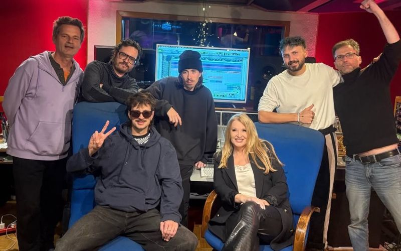 Priredba Dež, ki je združila zasedbo Mrfy in Heleno Blagne, je poklon brezčasni pesmi.