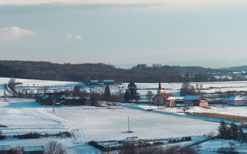 simbolična, sneg, zima, pokrajina, ulica, ljudje, snežinke, goričko
