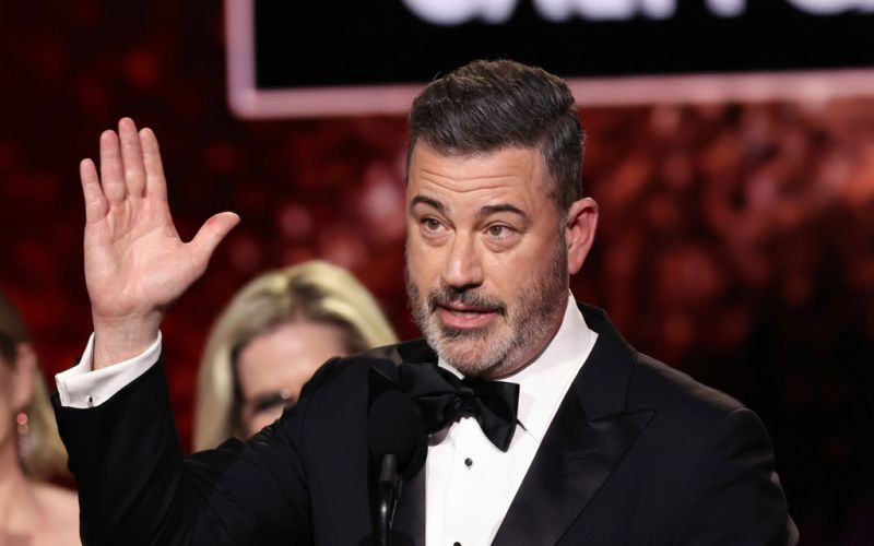 Jimmy Kimmel med zahvalnim govorom, v katerem se je z značilnim humorjem zahvalil Donaldu Trumpu.