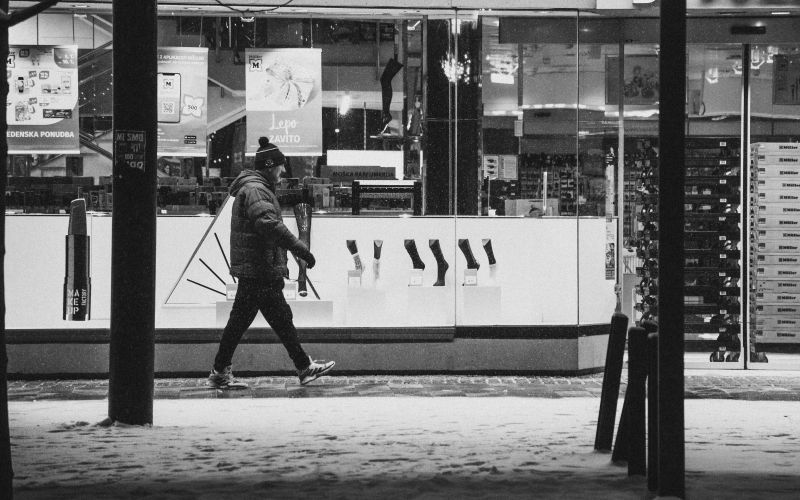 simbolična, sneg, zima, sneženje, sprehajanje, ljudje, pohodnik, pešec, gibanje