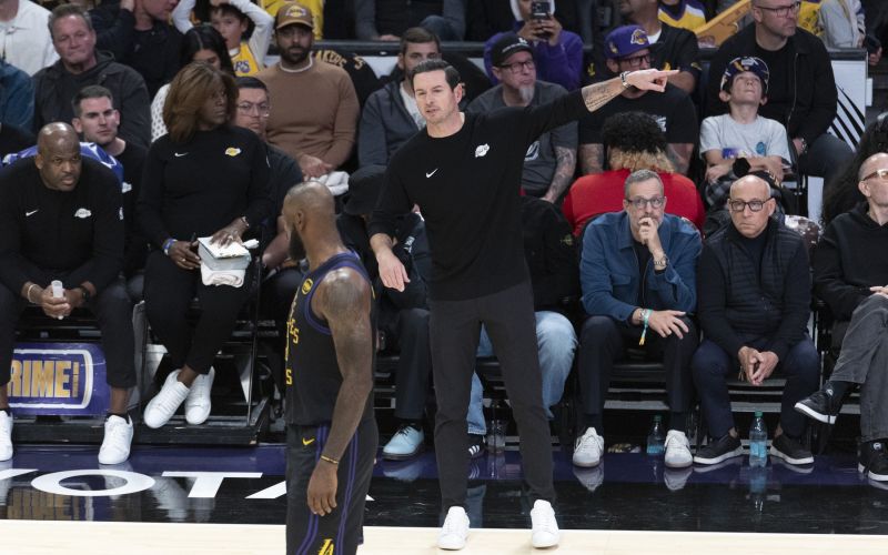 lebron james jj redick.jpg