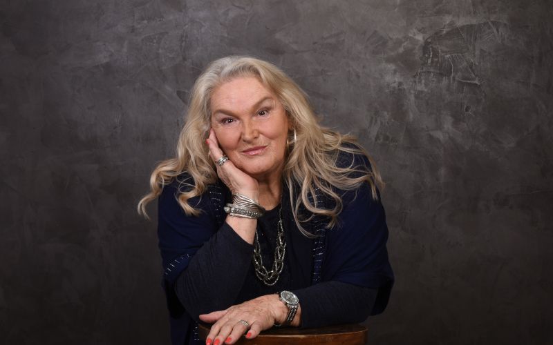 Elda Viler je ena najprepoznavnejših pevk slovenske zabavne glasbe in ena ključnih interpretk zlateg