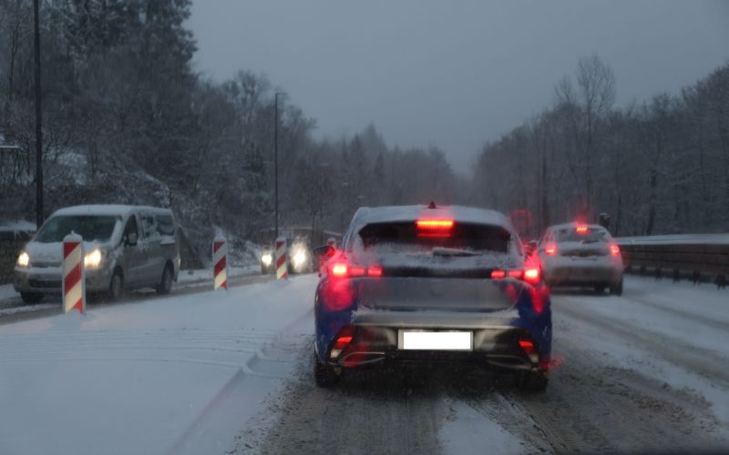 sneg, cesta, sneženje.jpg