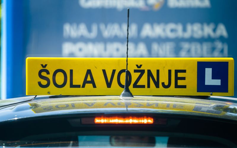 avtošola, inštruktor, kandidat, čakalna vrsta, tabla