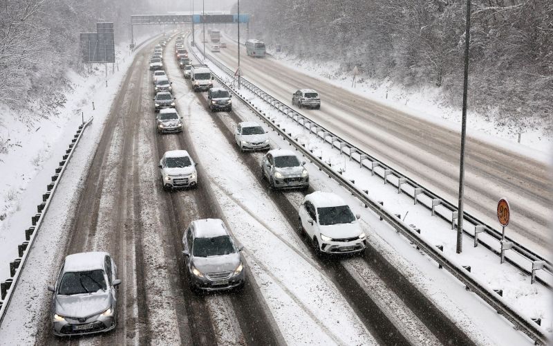 zastoj, avtocesta. sneg.jpg