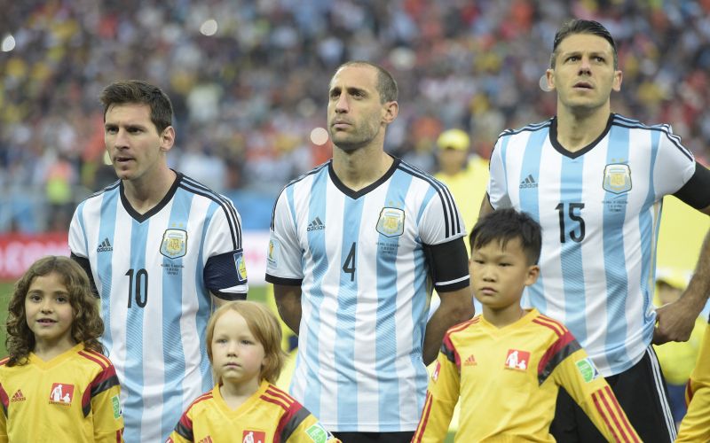 Lionel Messi, Pablo Zabaleta in Martin Demichelis 14 pm.jpg