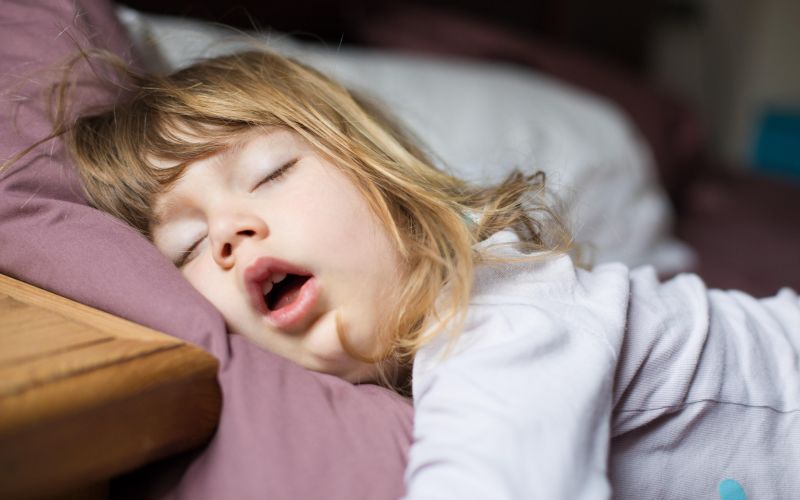 otrok, spanje, smrčanje