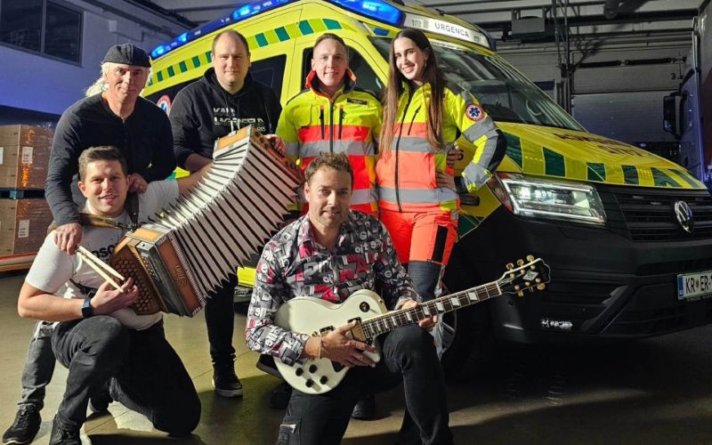 Reševalka je poskočna himna dobri volji in pogumu.