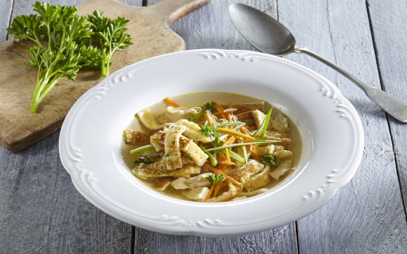 Juha s palačinkami fritati