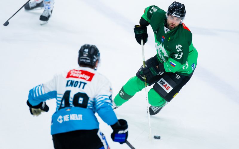 hk olimpija linz Brennan 25 af.jpg