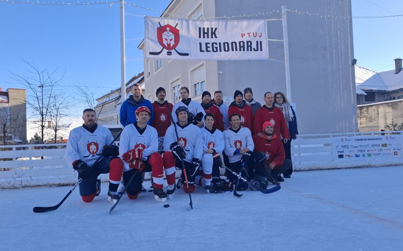 Hokej - ekipa in člani IHK Legionarji.jpg