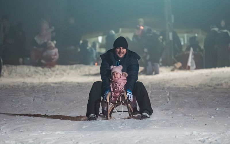 nočno-sankanje-ropoča, sankaški-pokal-občine-rogašovci, sanke, otroci, mladi, zima-zabava, sneg