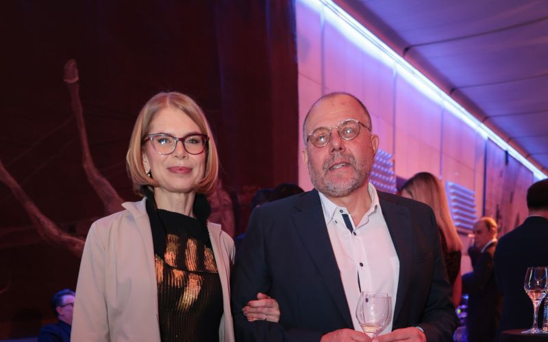 eva longyka mausic - ms.jpg