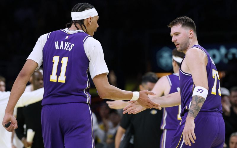 luka dončić jaxson hayes.jpg