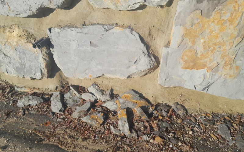 HB_luščenje kamnite zložbe.jpg