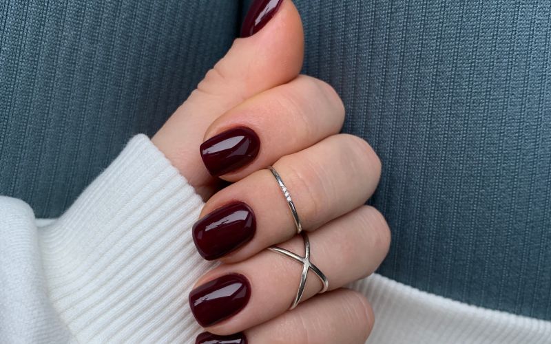 češnjevo rdeča, nohti