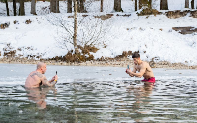 Zmogljivosti modela Magic8 Lite se je preizkusilo tudi v vodi in snegu.jpg