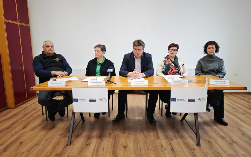 Novinarska konferenca predstavitev projekta Doživi Kapele.jpg