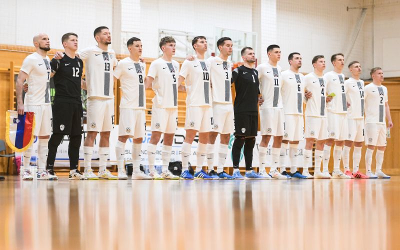 863-2-slovenija futsal ubodna.jpg