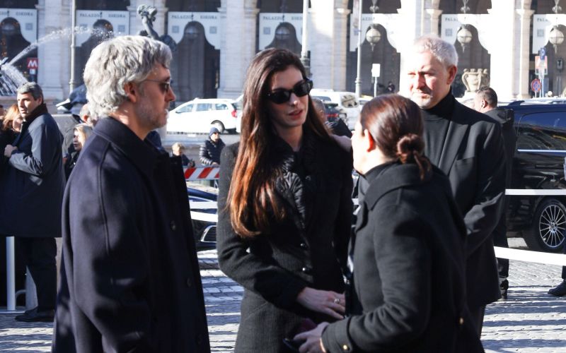 Anne Hathaway, Adam Shulman.jpg