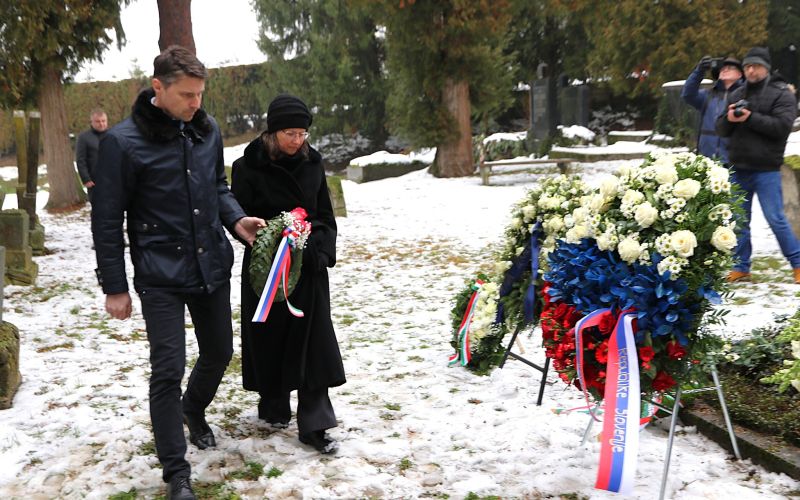 dan-spomina-na-zrtve-holokavsta, judovsko-pokopalisce, dolga-vas, polaganje-vencev