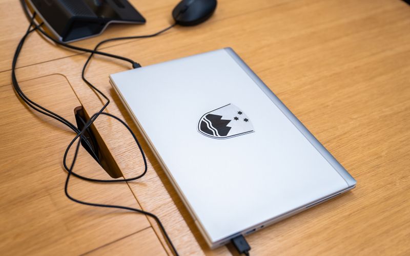 vlada, prenosnik, računalnik, novinarska konferenca, splošna