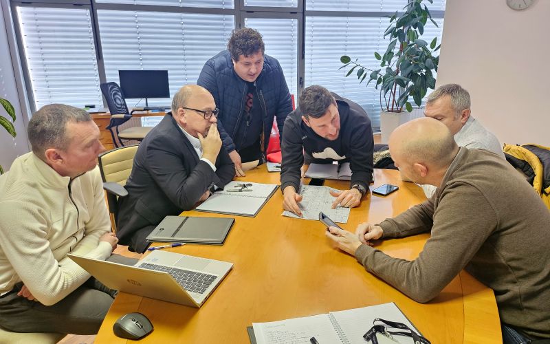 Vodstvo ZNM z zunanjimi partnerji - foto ZNM.jpg