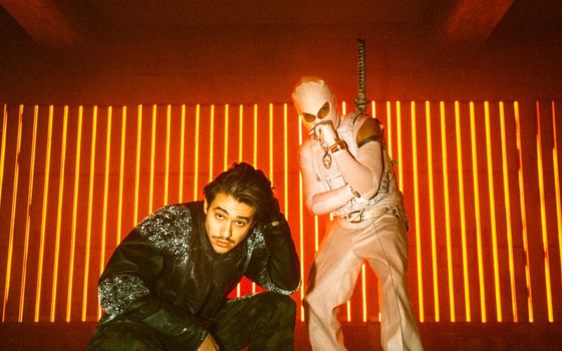 Devito in Bojan skupaj v studijskem trenutku, ki je prerastel v