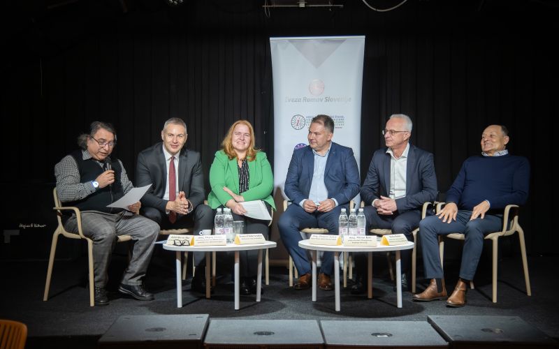 okrogla-miza-romske-skupnosti, mikk, romi