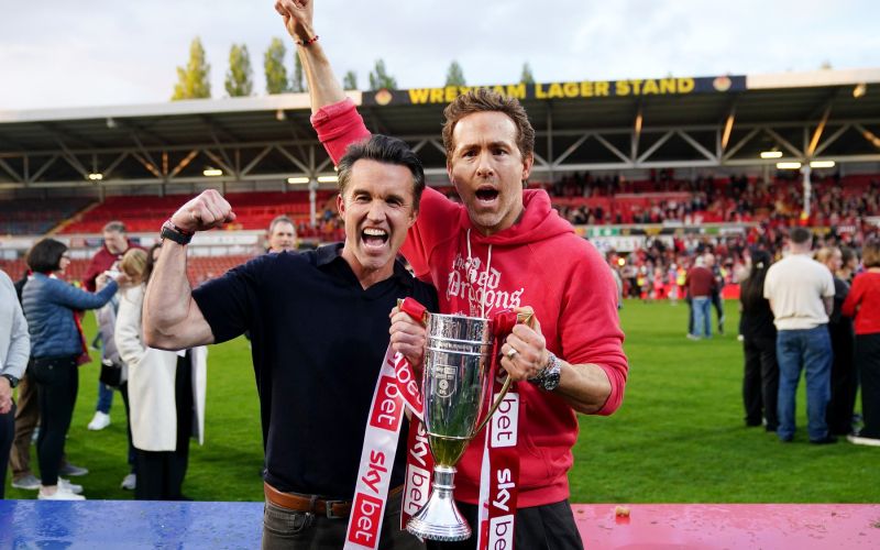 Ryan Reynolds in Rob McElhenney.jpg