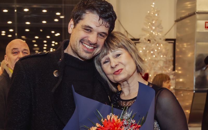 Violeta Tomić in glasbenik Sašo Gačnik - Svarogov