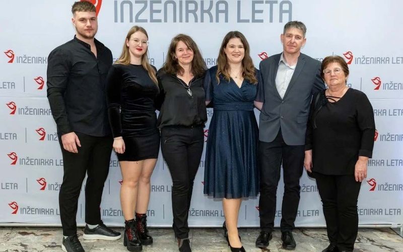 rebeka-pacek, inzenirka-leta