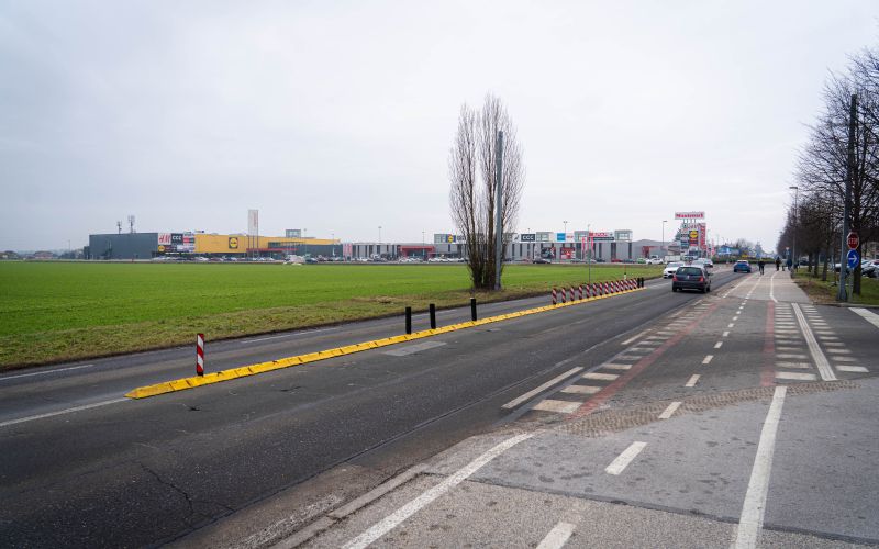 ovira-na-cesti, eurospin-murska-sobota, cesta