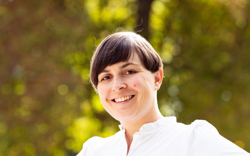 nusa-merzdovnik, vdova