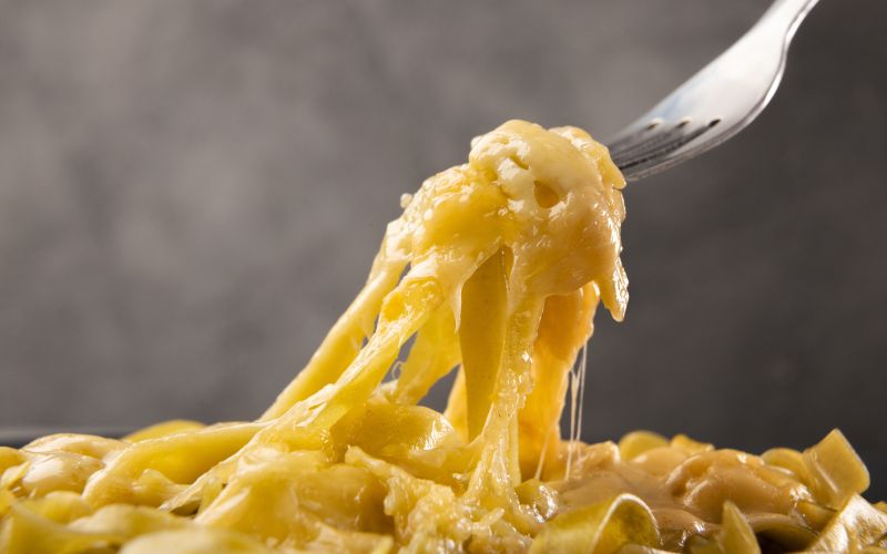close-up-melted-mac-cheese.jpg