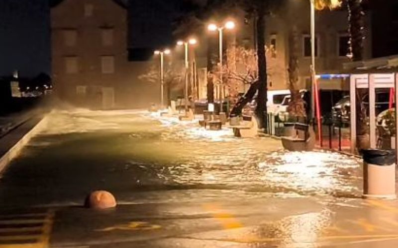 visoka plima, kaštel novi.jpg