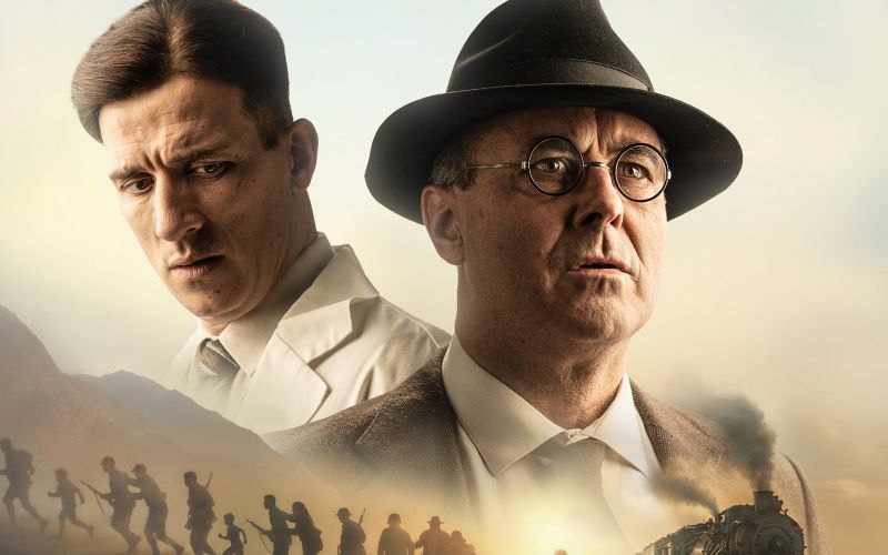 Jernej Kuntner in Matevž Müller v vlogah zdravnikov, ki sredi povojnega kaosa sledita vesti in Hipok