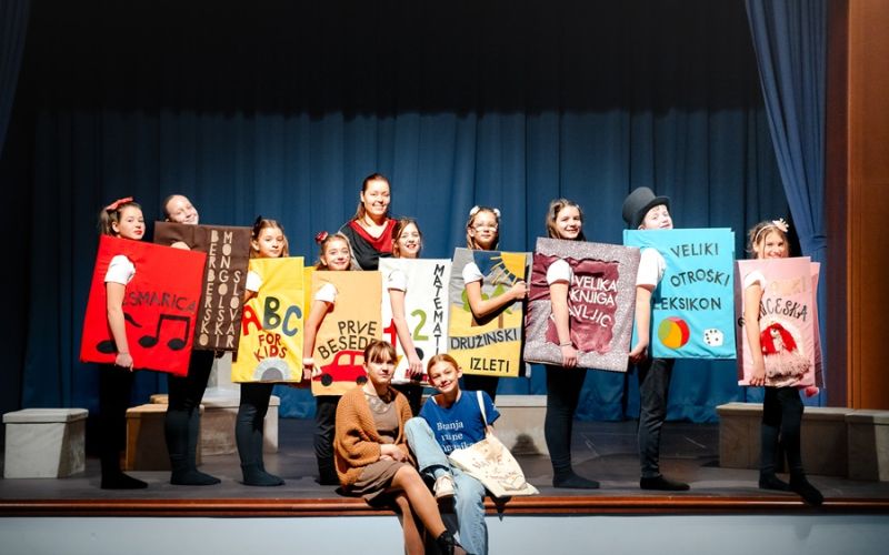 zgodbe-s-knjizne-police