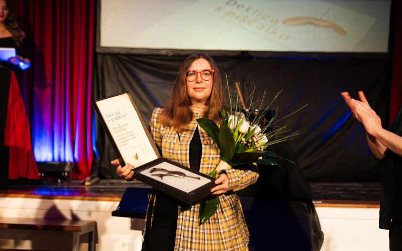 deklica-s-piscalko-2026