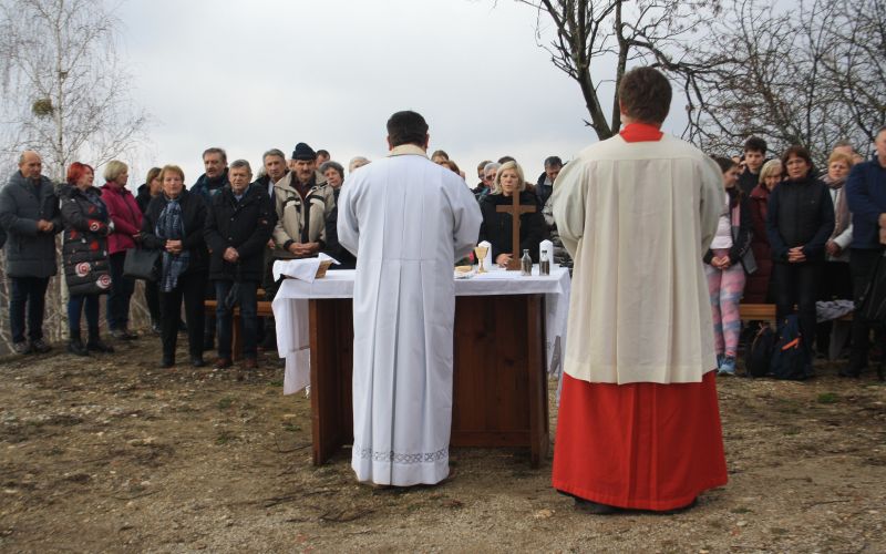 romarji-po-jakobovi-poti-na-malem-vrhu, pepi-radic, gradili-bodo-novo-cerkev-svetega-jakoba