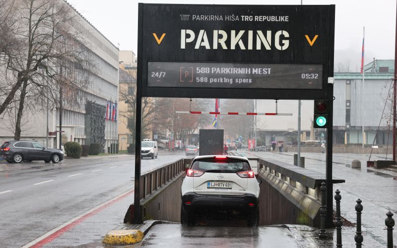 parkiranje, parkirna hiša, cena, denar, najem, čakalna vrsta