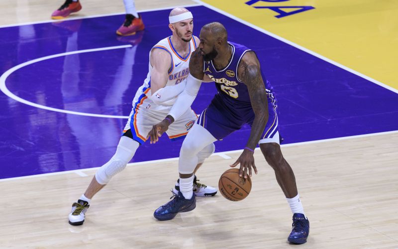 lebron james lakers oklahoma pm.jpg