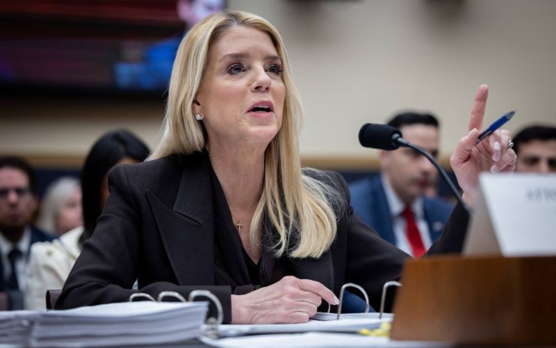 Pravosodna ministrica ZDA Pam Bondi