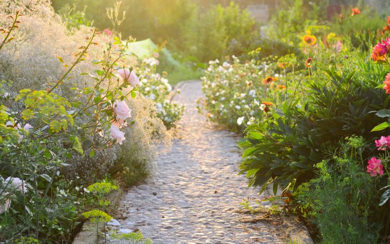 cvetlične obrobe v vrtu